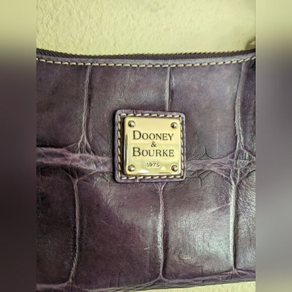 Dooney and Bourke Alligator Print small handbag - Picture 2 of 10